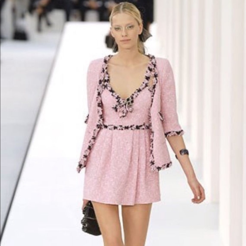 Vintage Chanel tweed pink blazer top